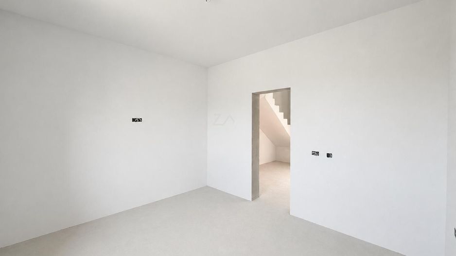 COMISION 0! Duplex finalizat. 5 camere, 3 bai. Panouri fotovoltaice. - Poză 13