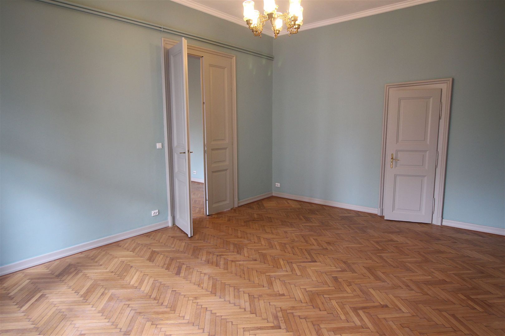 Spatiu de birouri in cladire istorica - Poză 2