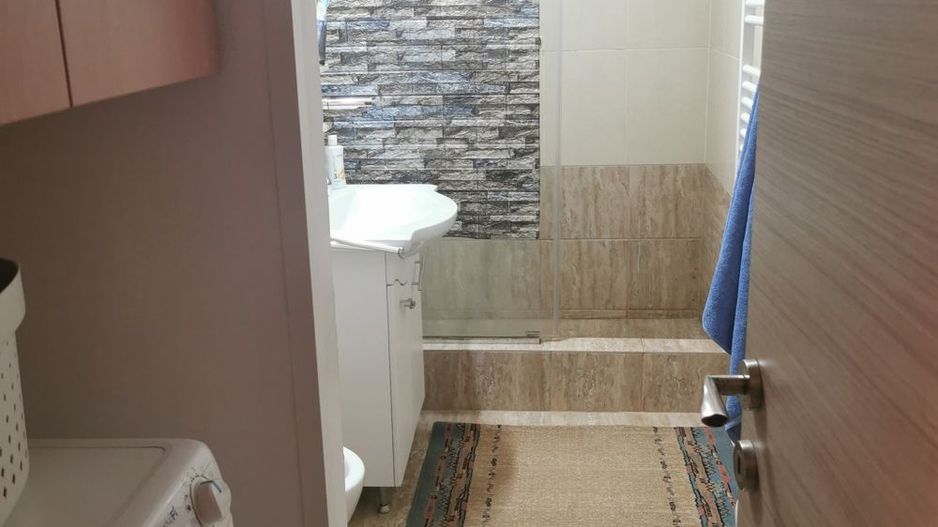 Proprietar , vand apartament , 4 camere cu centrala termica , boxa si loc parcare adp - Poză 7