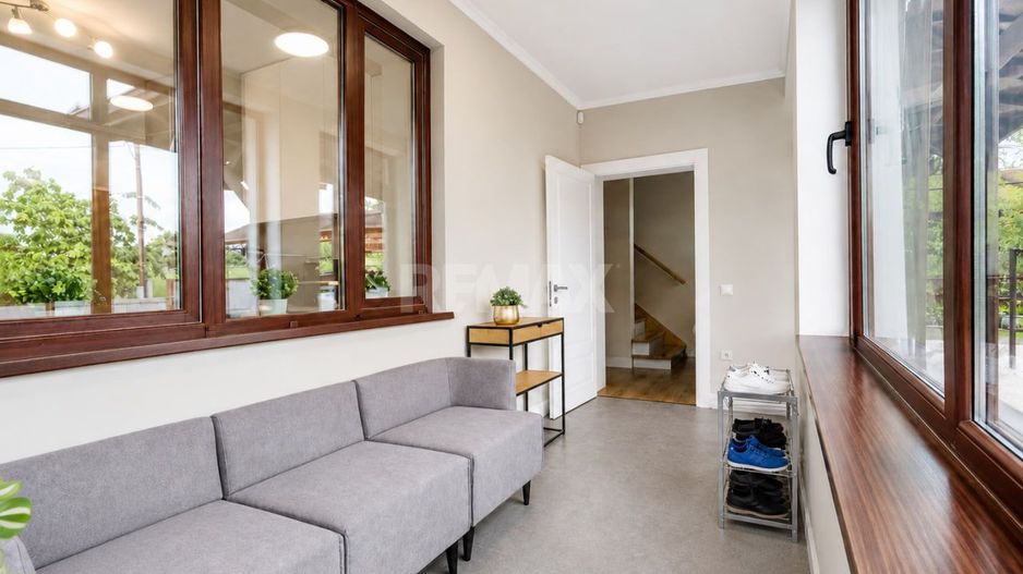 Casă 3 + Living, renovată | 17 ari | Panouri fotovoltaice | Pompă de căldură | Măgdăcești - Poză 3