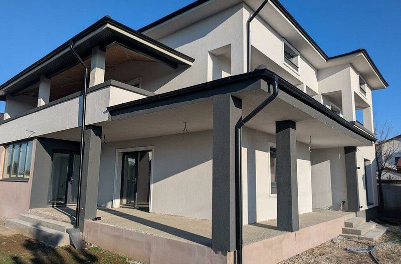 Casă Spațioasă 242 mp Utili și 600 mp Teren – Dragomirești-Deal - Poză 2