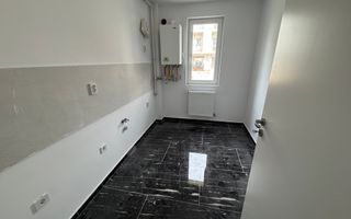 Decomandat.  Spatiu depozitare . Loc de parcare inclus - Poză 1