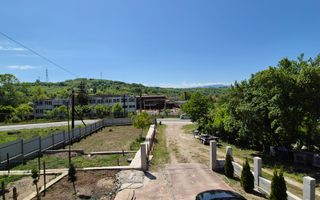 Vand casa 8 camere, 5 bai, 2 garaje, teliucul inferior, teren 1767 mp - Poză 2