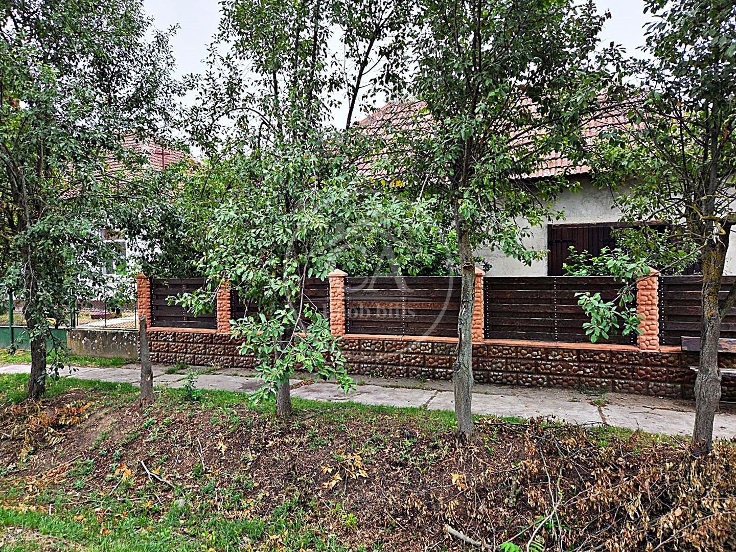 Casa de vanzare cu 4 camere si teren de 1520 in satul Batar, Bihor - Poză 1