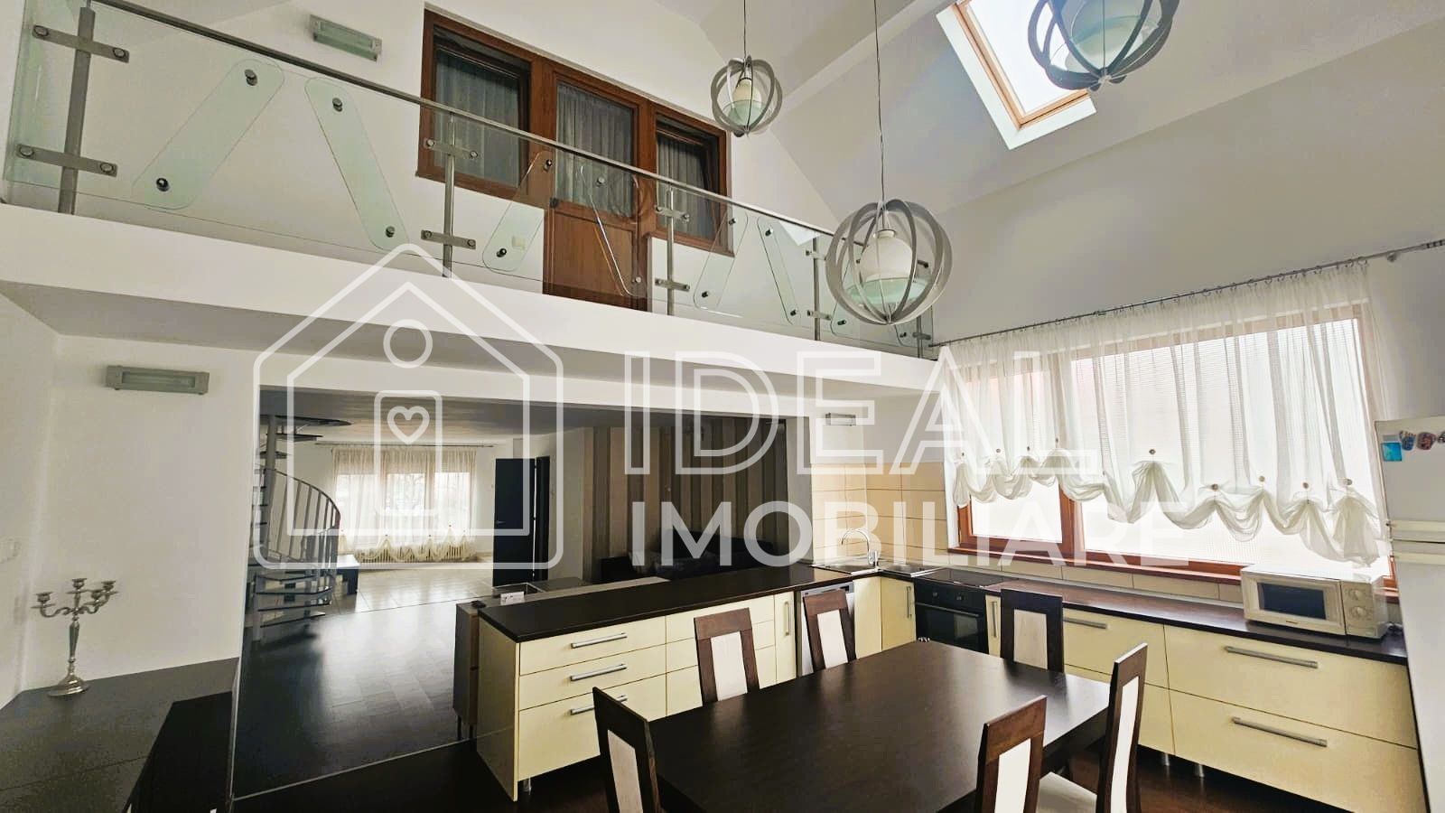 Casa Individuala cu 4 camere si garaj, zona Strand - Poză 2