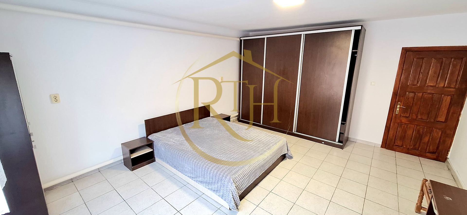 Oferim spre inchiriere casa spatioasa cu 2 camere, Zona Soarelui,cartier privat - Poză 4