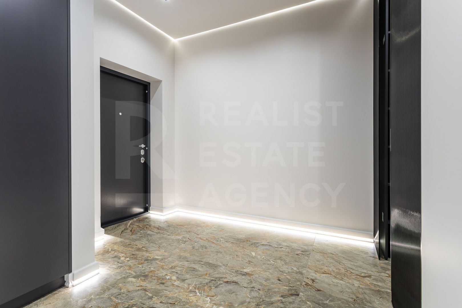 Chirie, apartament, 4 camere, str. Universității, Centru - Poză 1