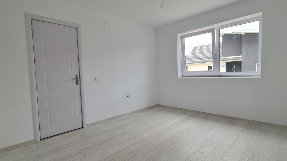 Casa 4 camere (nemobilata, neutilata) cartier Izvor Tarlungeni Brasov - Poză 6