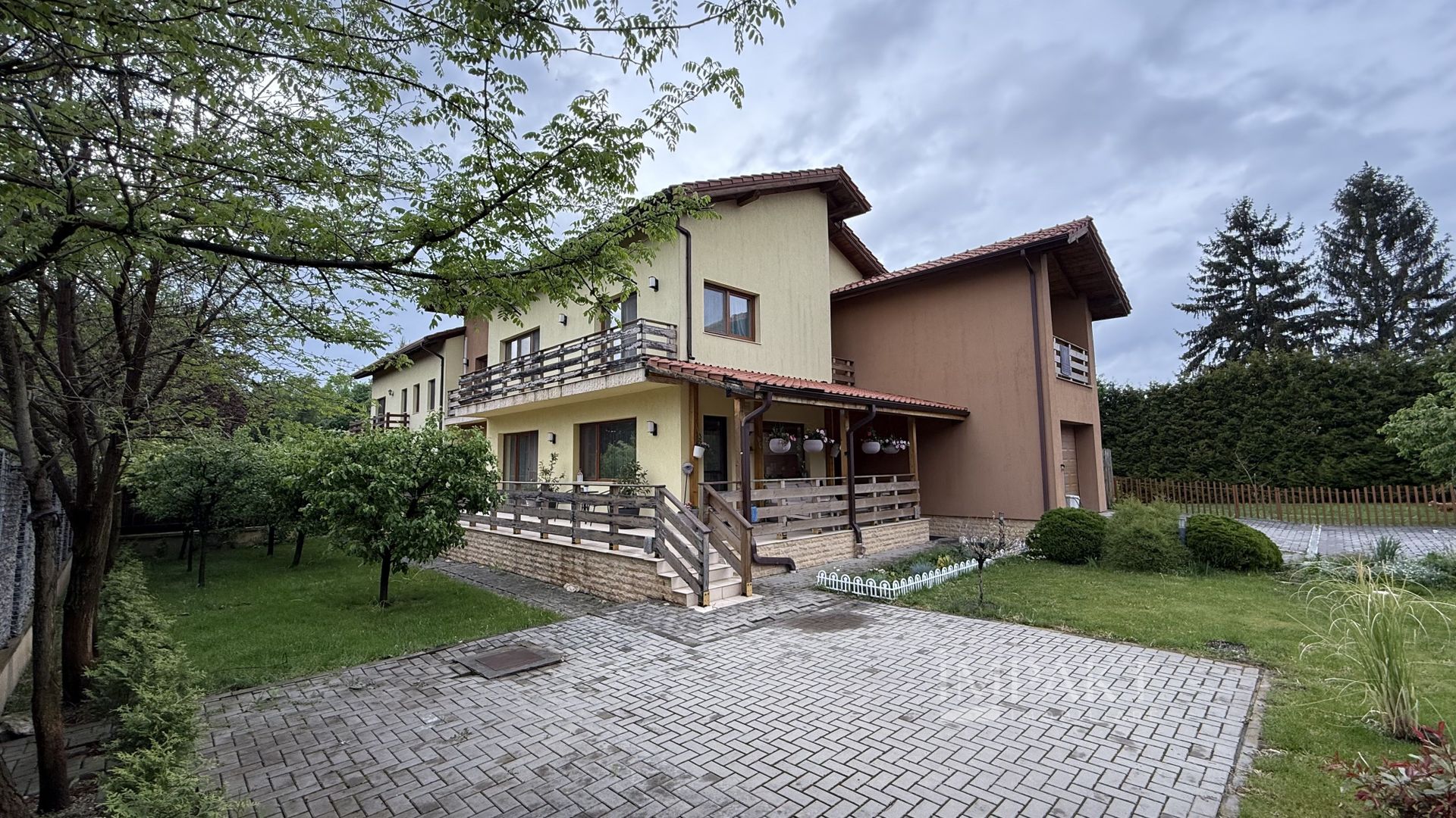 Casa deosebita 6 camere Faget cu teren generos de 1100 m2 - Poză 3