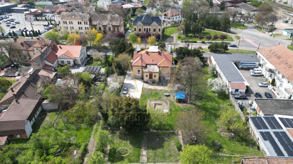 Vila isotorica cu teren de 3.900mp | Central - Poză 3