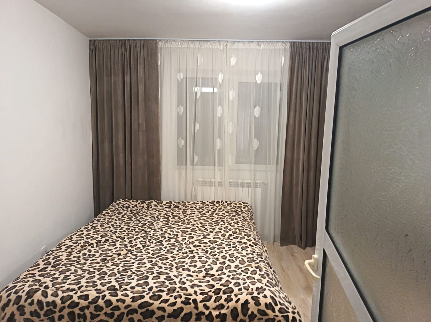 De vanzare apartament 3 camere – Micro 40 – Parter cu gradina - Poză 1