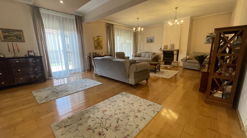 Casa eleganta si luminoasa,situata in zona de case -Mehala - Poză 2