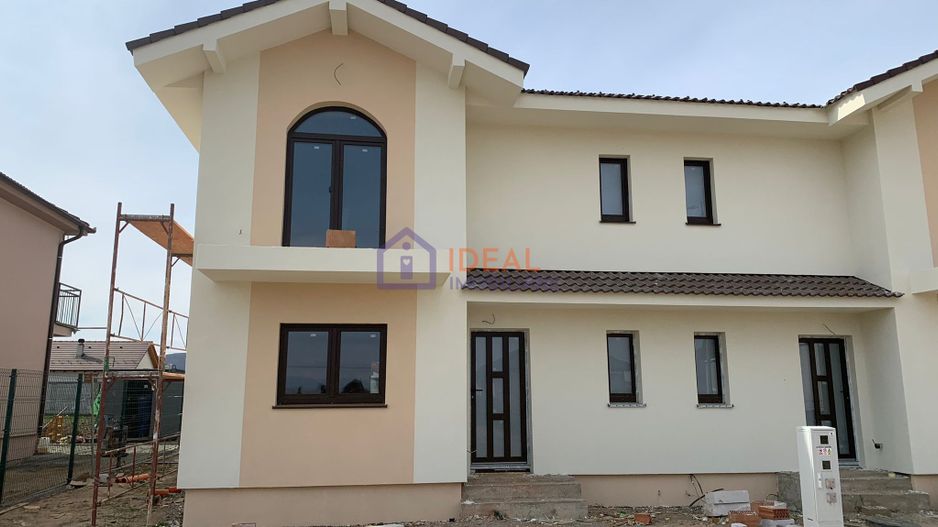 Casa tip Duplex cu 4 camere ,in Cristian - Poză 1