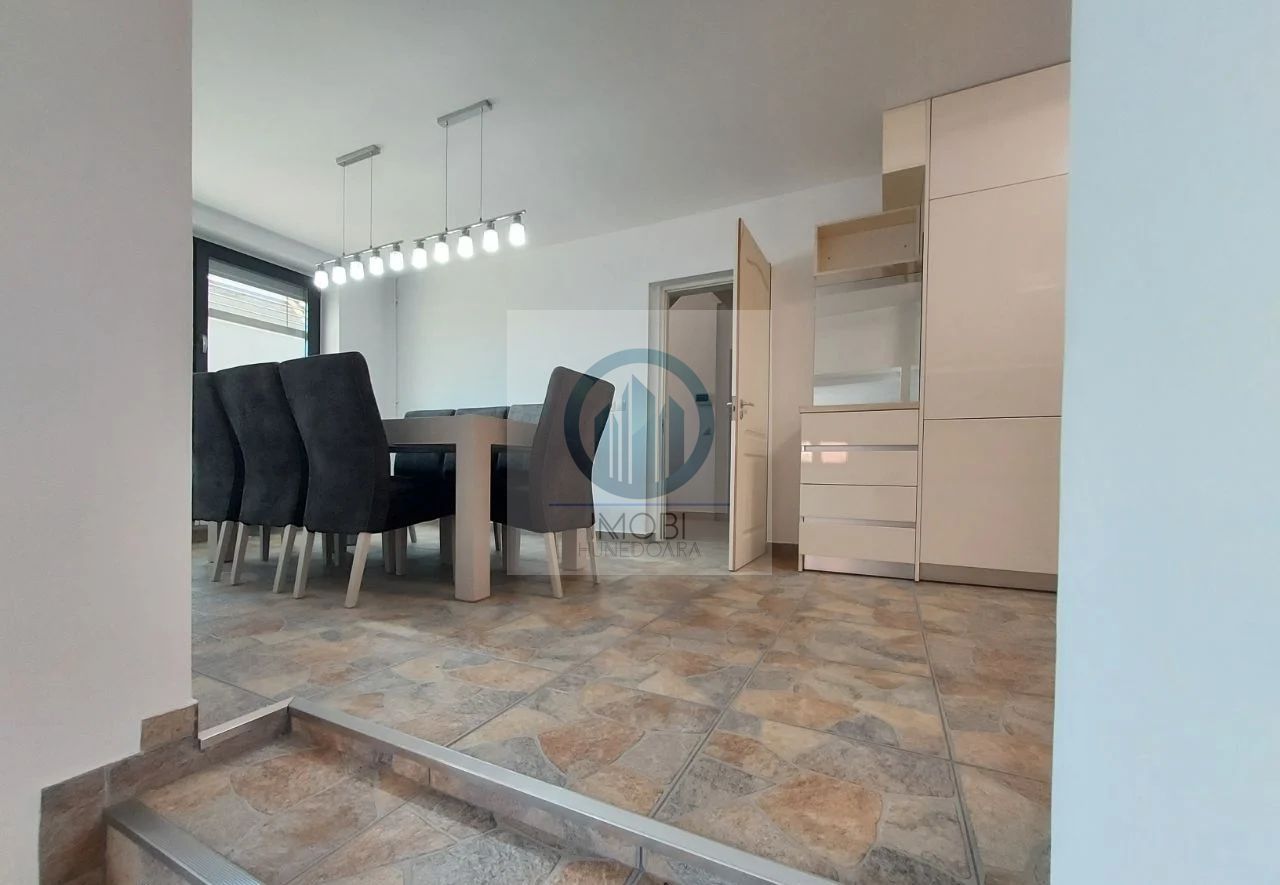 Vila deosebita în loc Simeria, zona ultracentrala - Poză 6