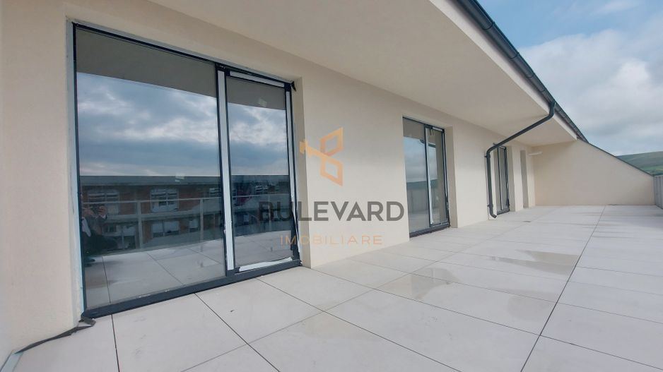 Penthouse cu terasa de 47 mp, zona strazii Eroilor! - Poză 1