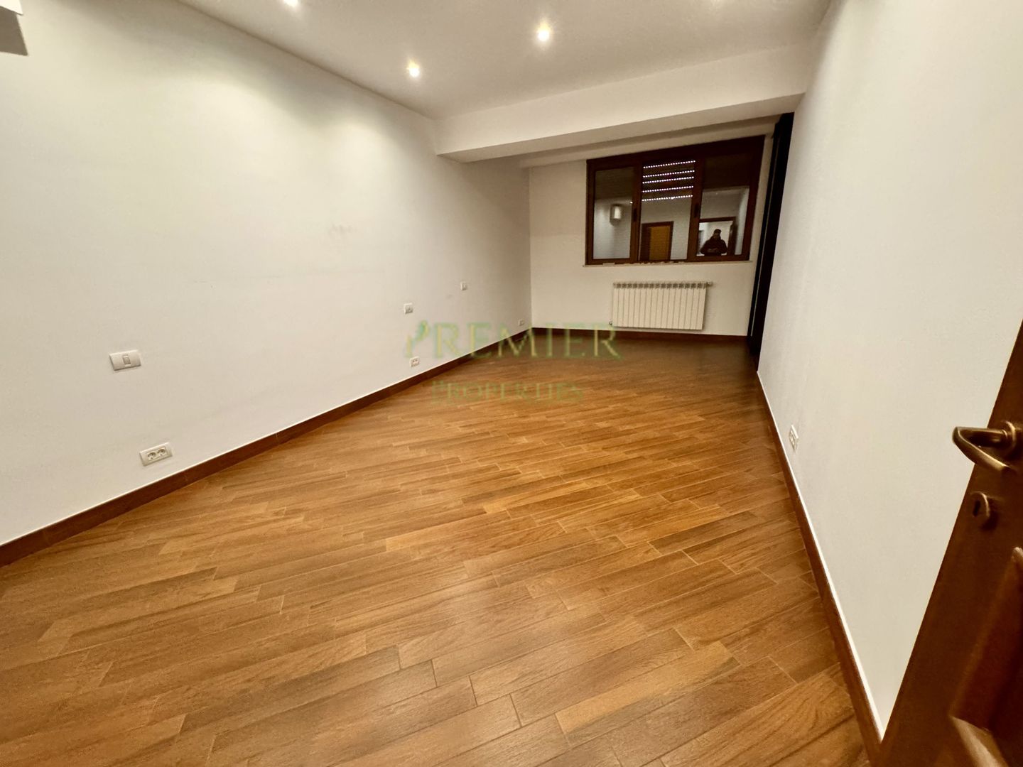 APARTAMENT DE 3 CAMERE DE VANZARE IN BLOC SOLID | DOROBANTI | R.BELLER | - Poză 12