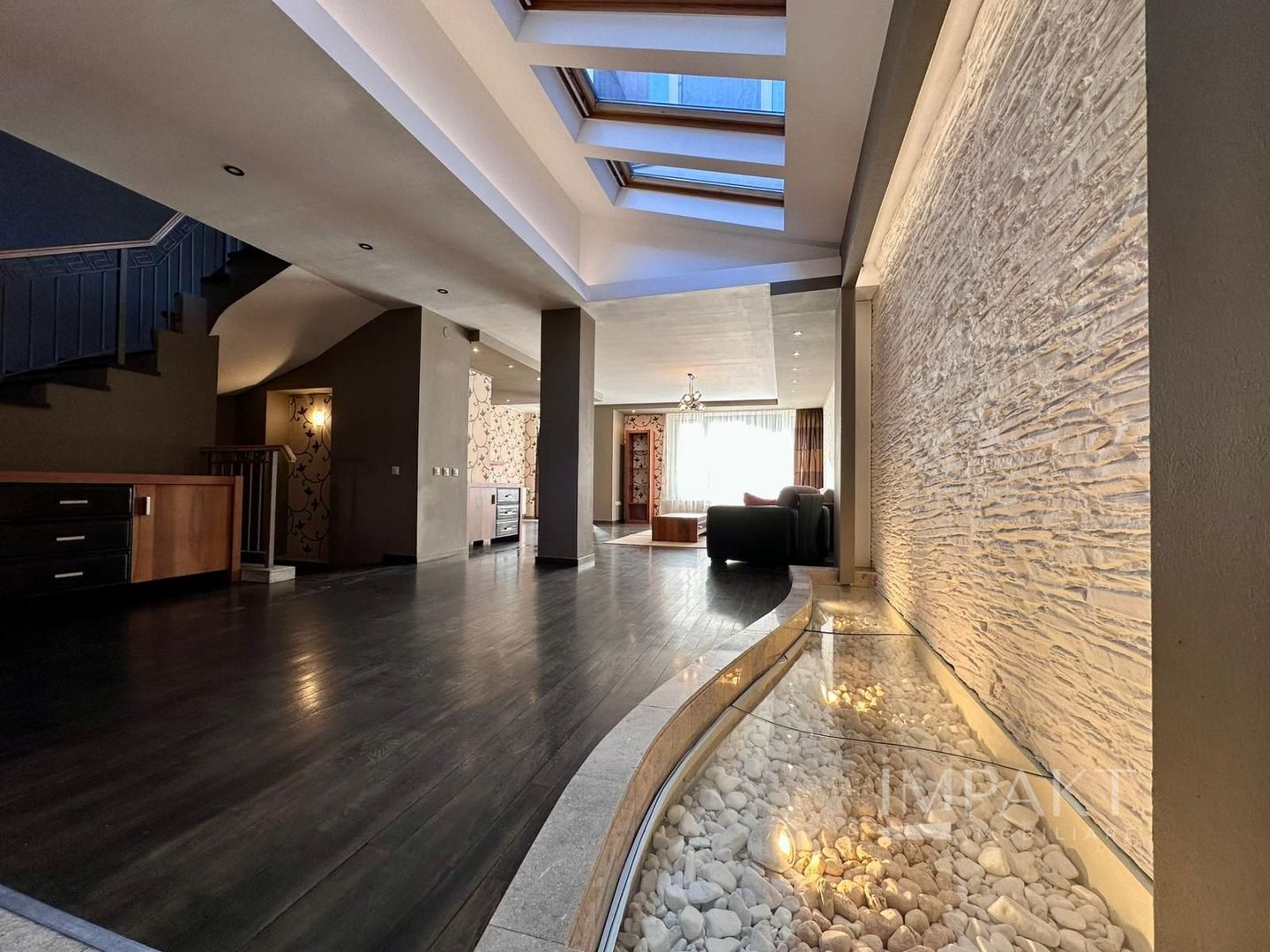 Casa de inchiriat | 6 camere, terasa, sauna, 320 mp - Poză 1