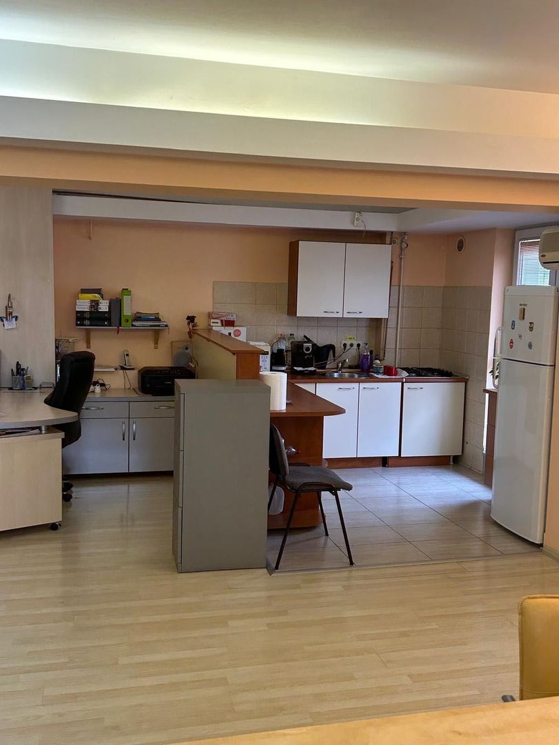 Apartament de vânzare str. Nerva Traian lângă școala 81 - Poză 2