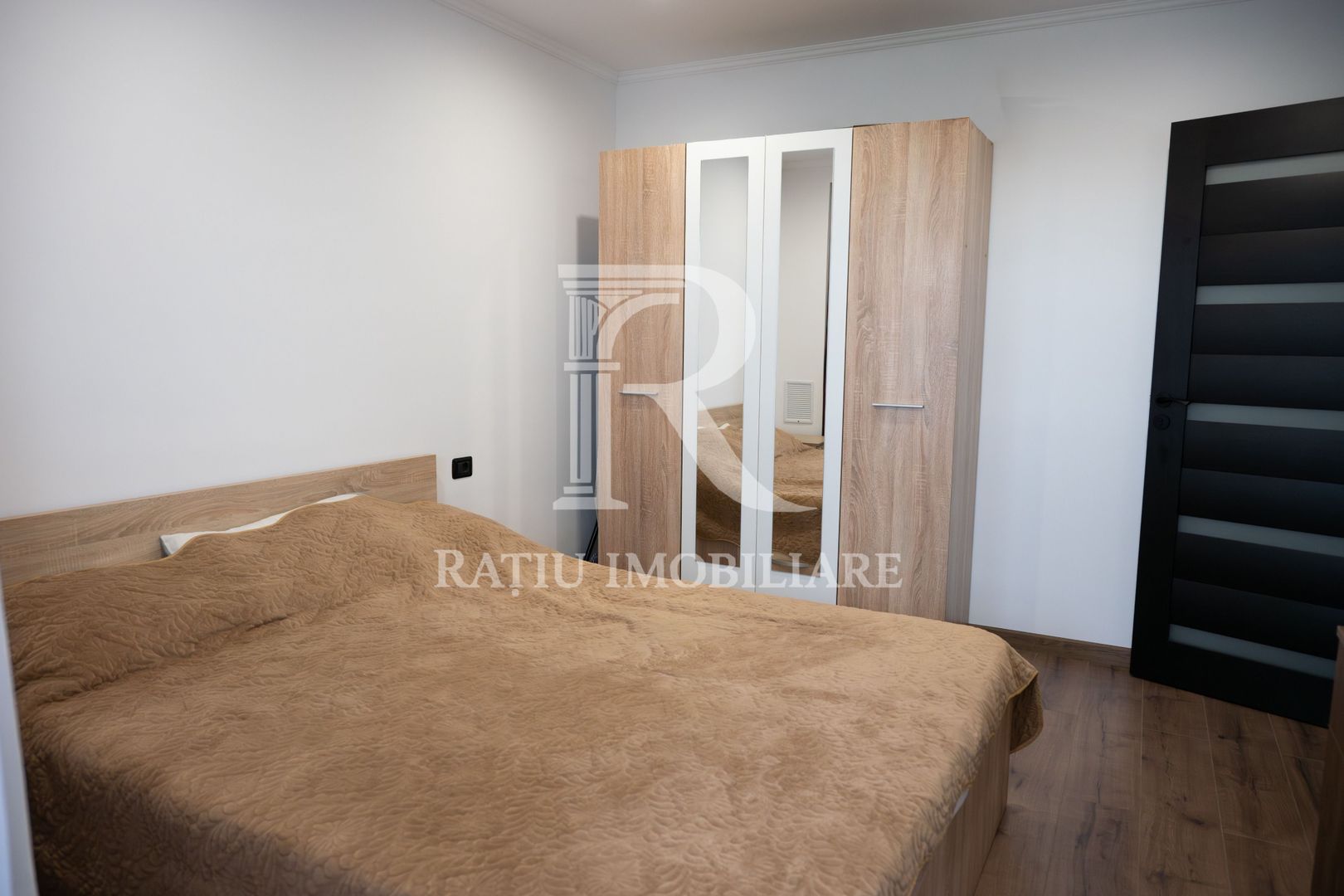 Apartament cu 3 camere | B-Dul Stefan Cel Mare | Oradea - Poză 2