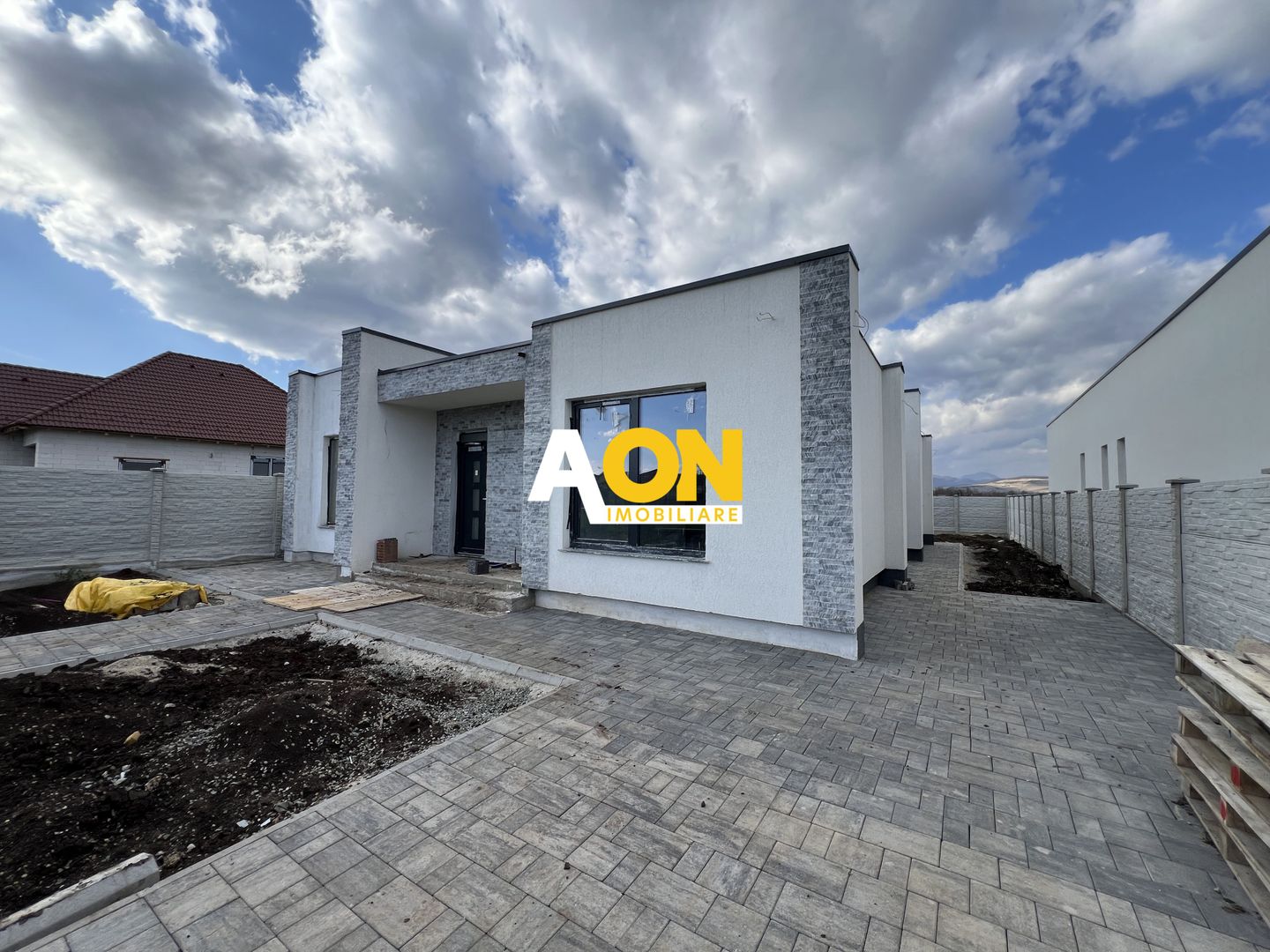 Casa individuala semifinisata, 4 camere, 2 bai, 448mp teren - Poză 1