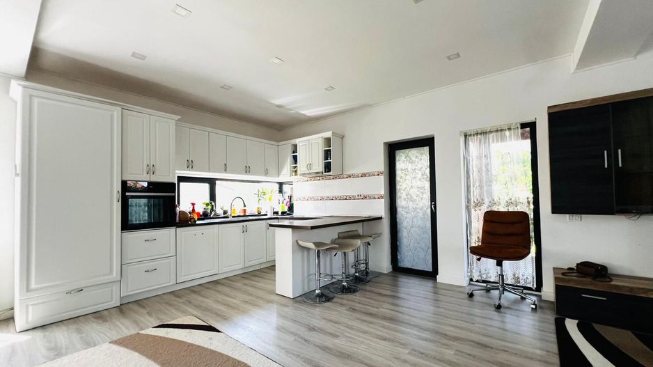 Duplex cu 4 camere, amplasament excelent |Dumbrăvița| - Poză 2