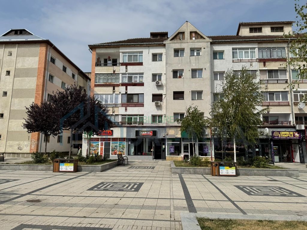 Spațiu comercial ultracentral de închiriat, Pașcani - Poză 4