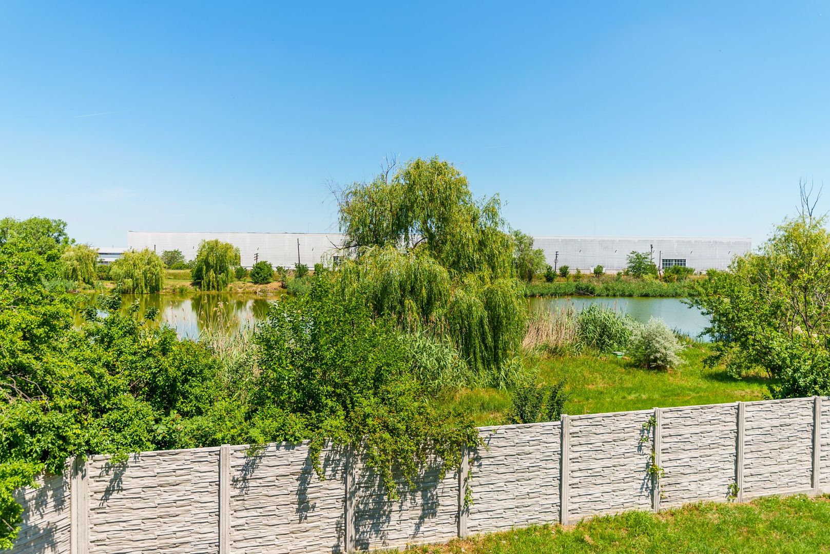 Vilă cu arhitectură modernă în Săcălaz - Poză 25