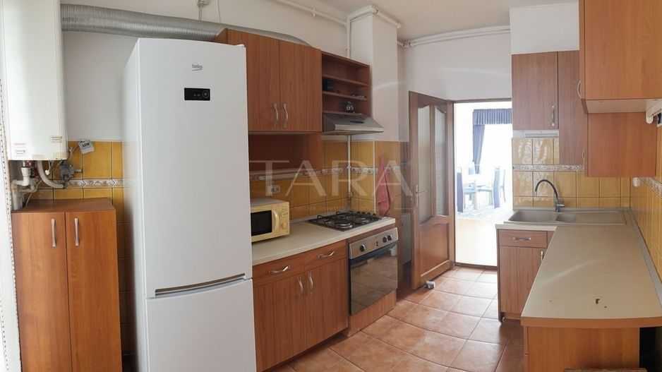 Apartament spațios, mobilat modern, cu parcare și garaj– zona Câmpului - Poză 6