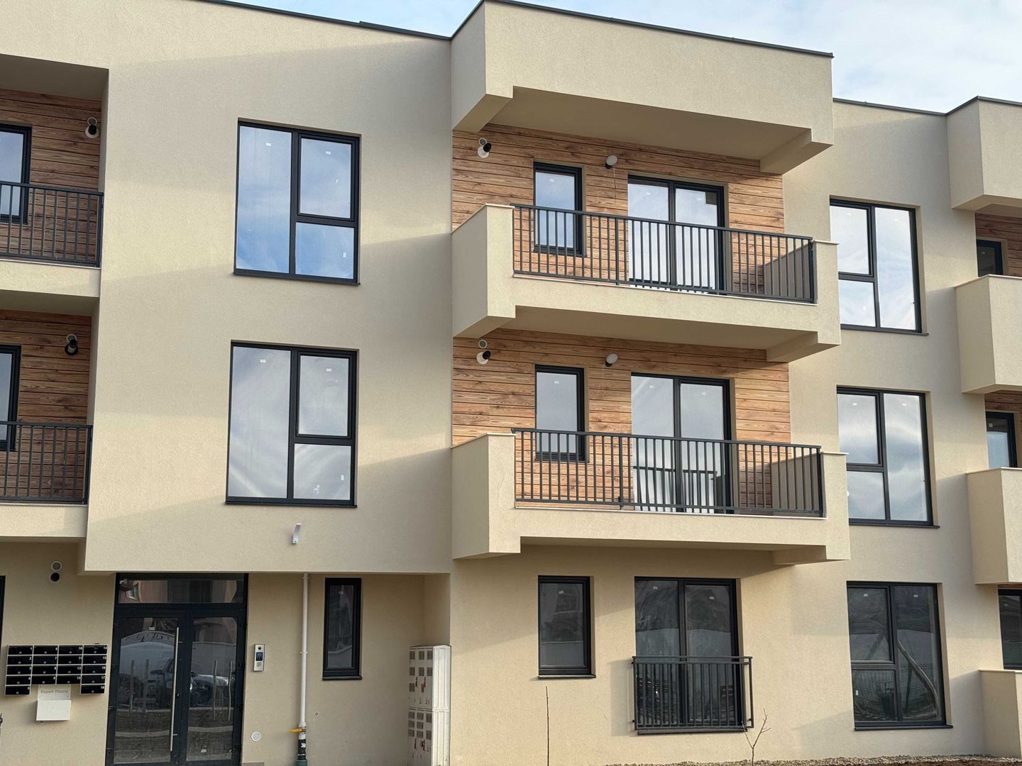 Apartamente Noi cu 2 sau 3 cam., zona semicentrala, Proprietar Direct - Poză 1