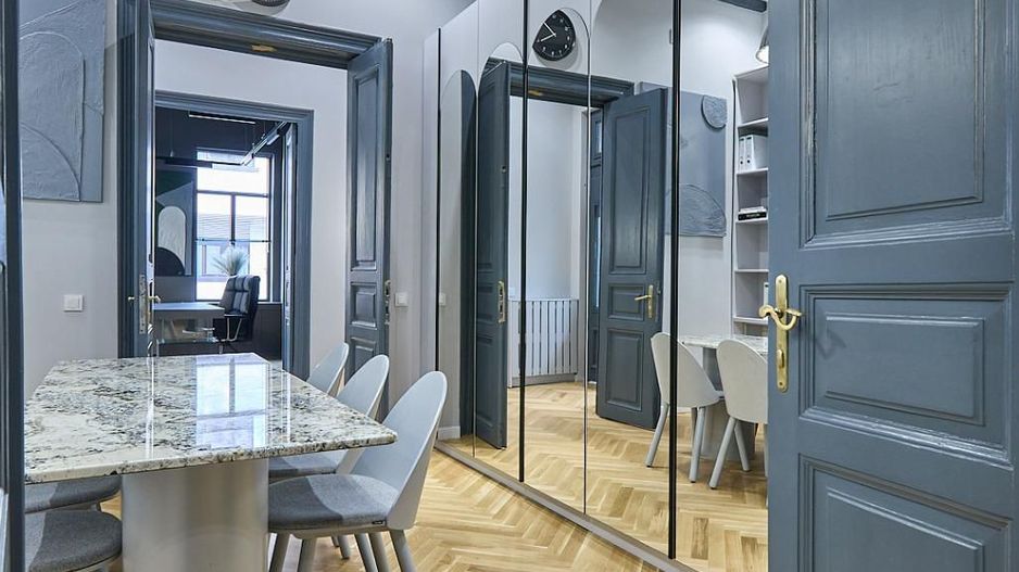 Birou amenajat | Mobilat si utilat | Cladire consolidata si renovata - Poză 27