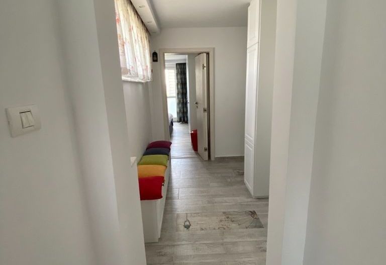 Apartament complet mobilat și utilat, cu acces imediat la metrou - Poză 5
