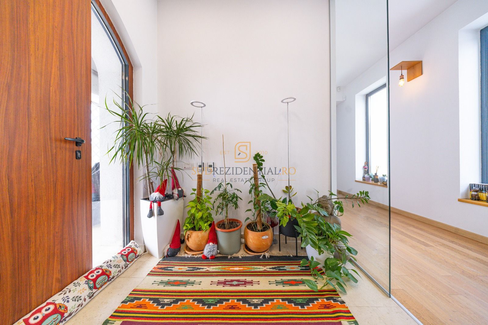 Resedinta spectaculoasa  – Vila exclusivista deschidere directa la lac - Poză 32