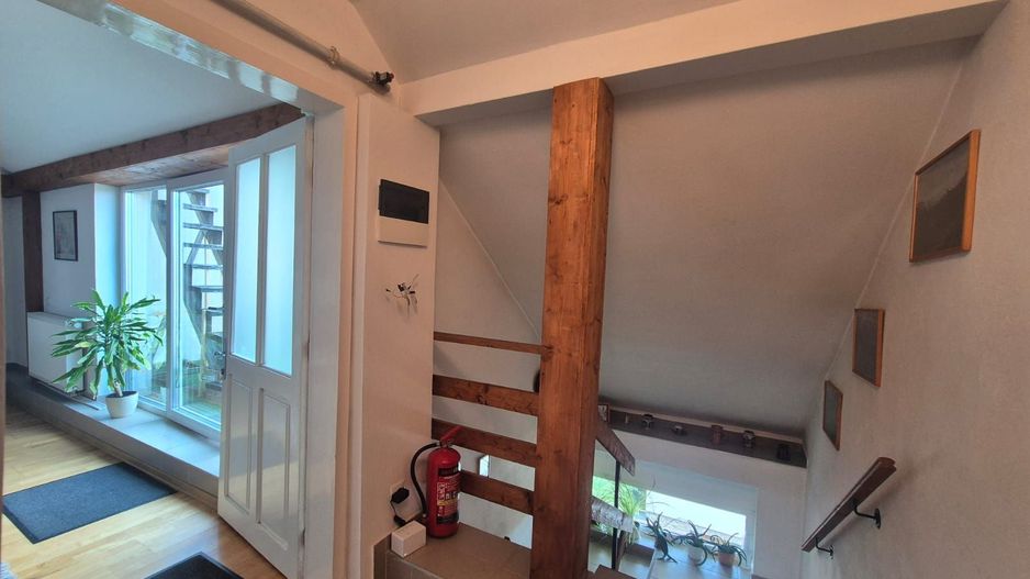 Apartament in casă, într-o zonă exclusivistă, priveliște deosebită. - Poză 19