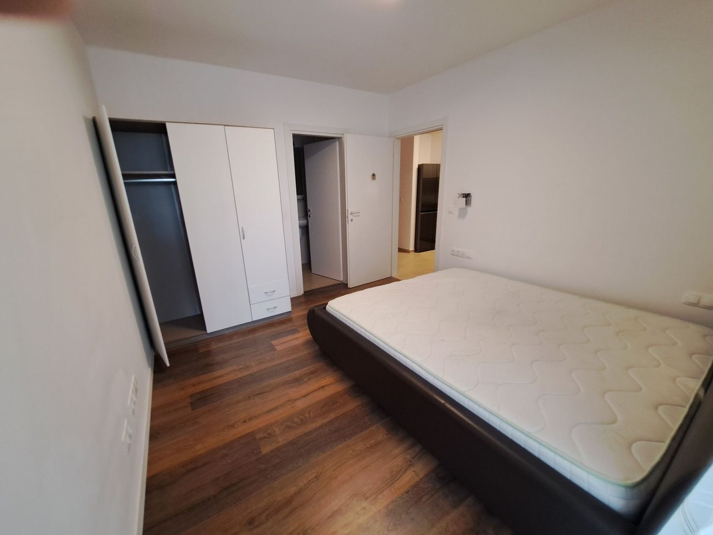 Apartament 3 camere , bloc 2021, etaj intermediar, zona Lipovei - Poză 7
