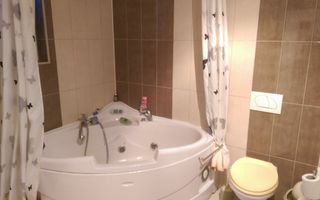 Casă / Vilă cu 3 camere de vânzare în zona Intre vii - Poză 1