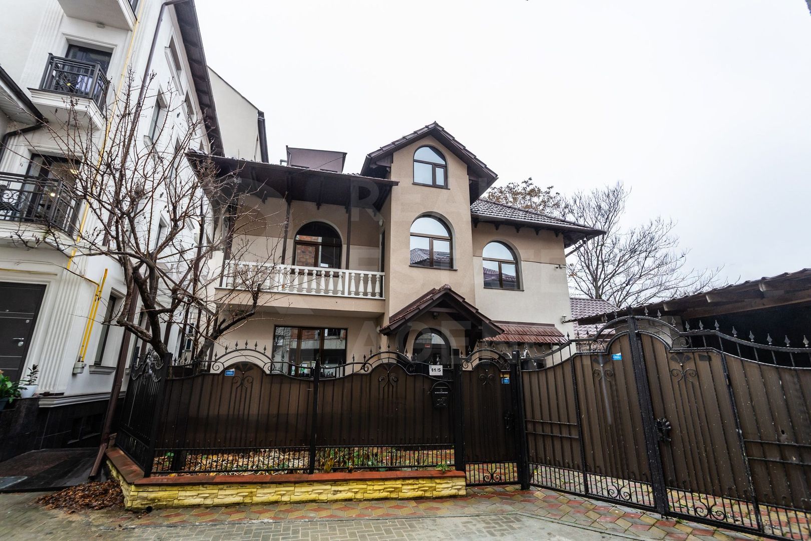 Chirie, spațiu de birouri, 236 mp, strada București, Centru - Poză 1