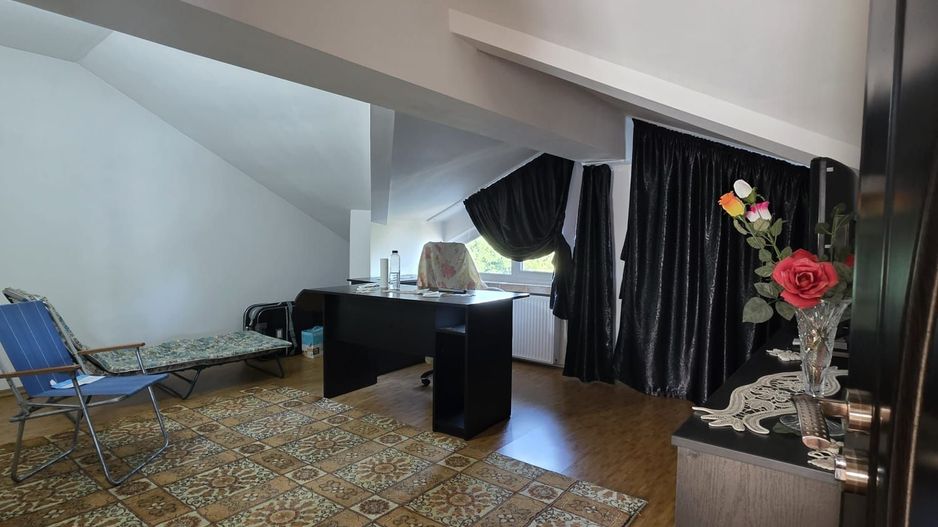 Casă / Vilă cu 8 camere de vânzare în Lapus, Craiova - Poză 25