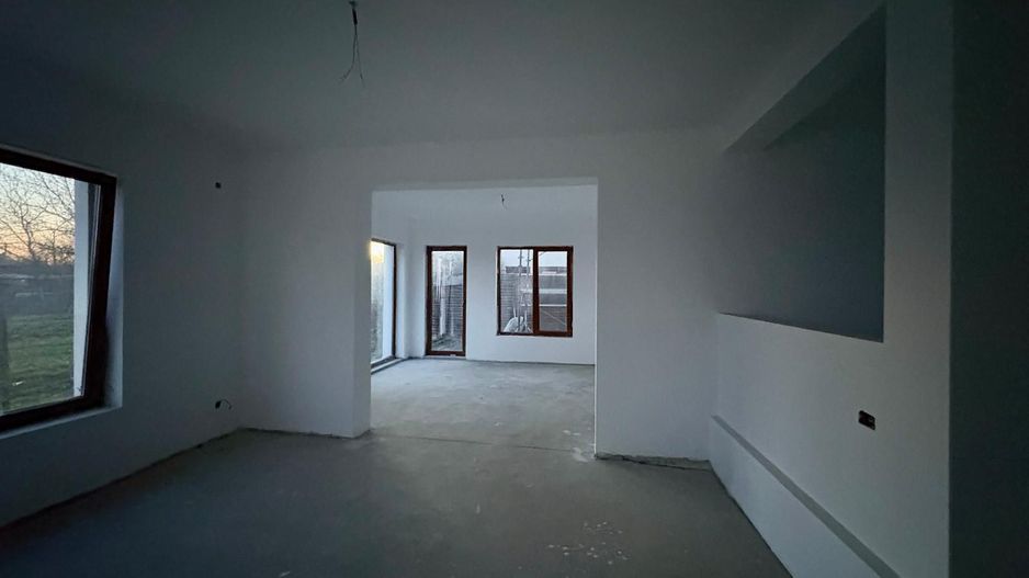 Casa duplex cu 2 locuri de parcare - Poză 8