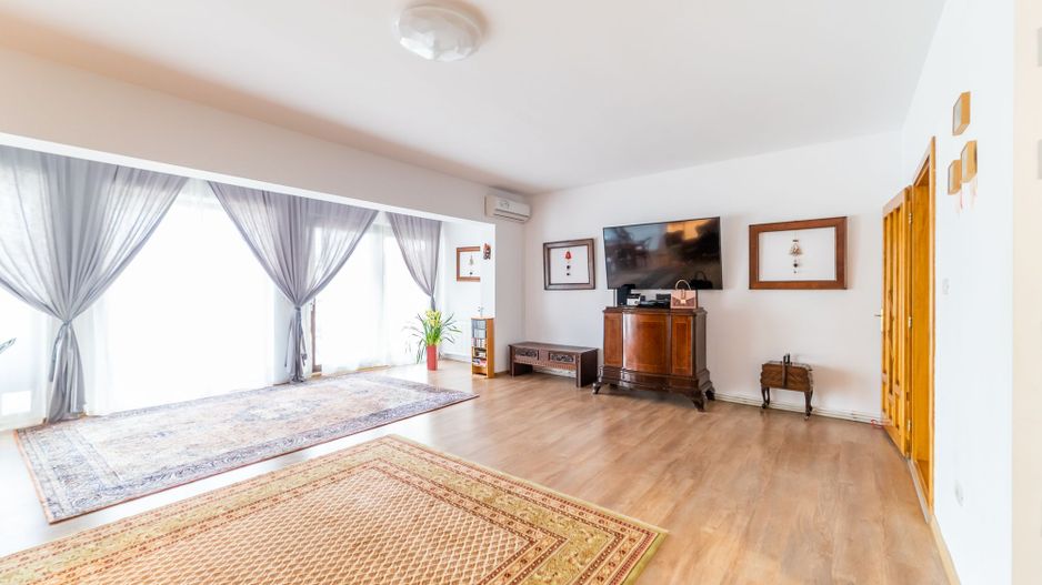 Vilă spațioasă pe teren de 1472 mp, Sânnicolau Mic - Poză 21