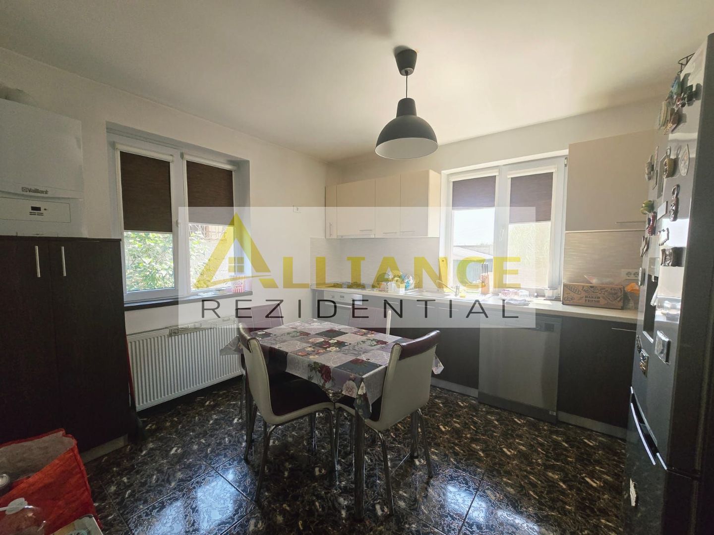 Vila individuala P+1E ~ 4 camere 2 bai ~ 497mp teren - Poză 6