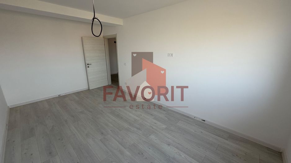 Decomandat. Disponibil imediat. Strada asfaltata - Poză 8