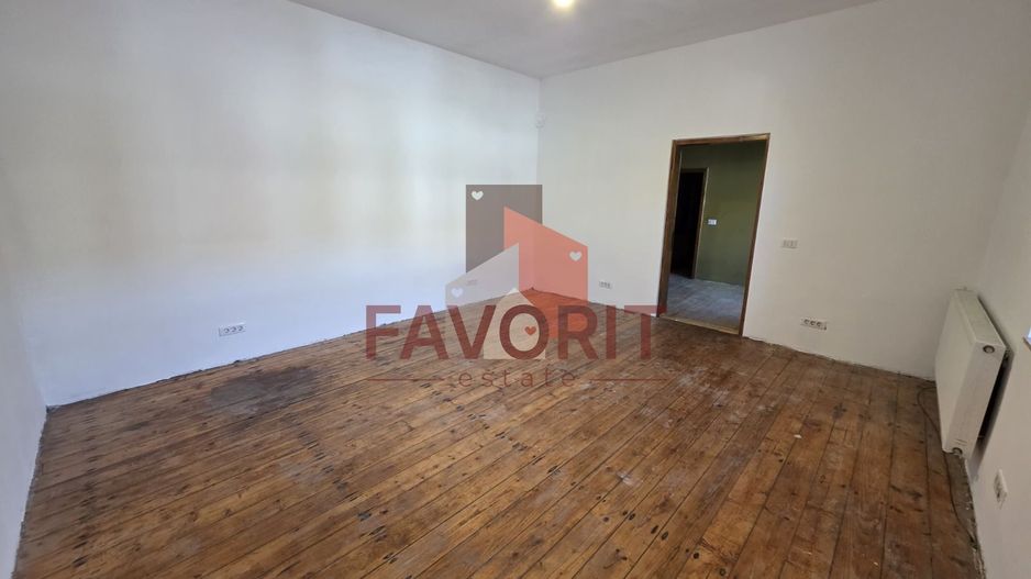 1 camera | centrala proprie | curte generoasa | zona excelenta | - Poză 2