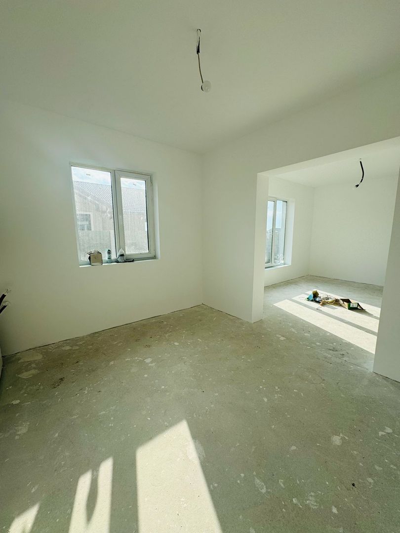 Casa noua de vanzare la gri in Santandrei - Poză 1