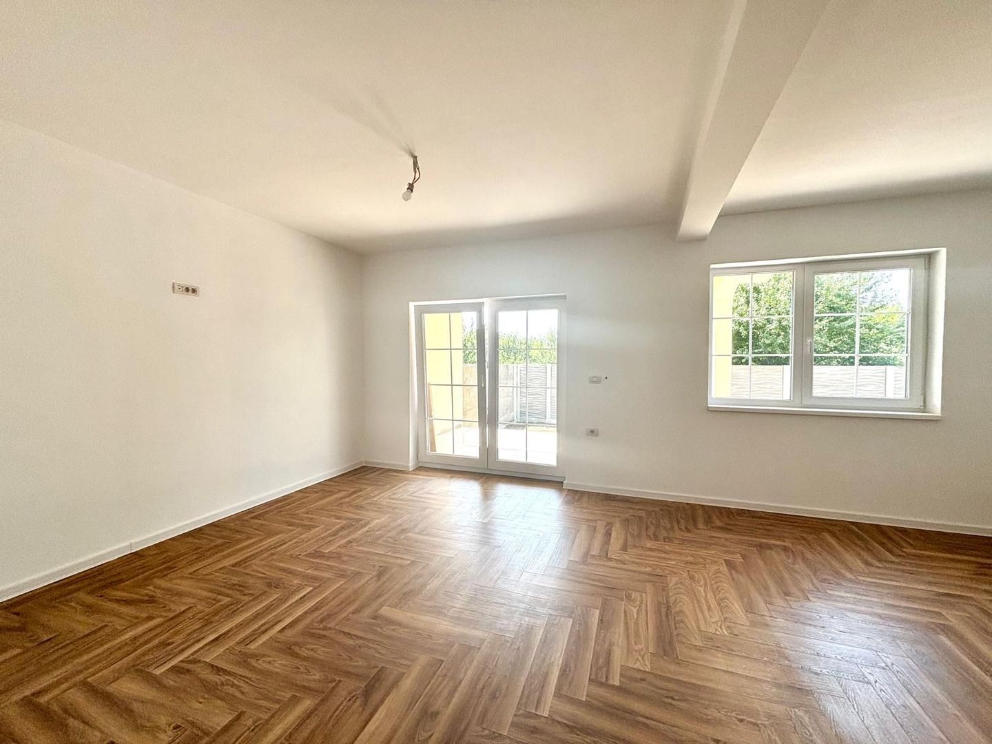 Duplex -4 camere - toate utilitatile - Sag - Poză 5