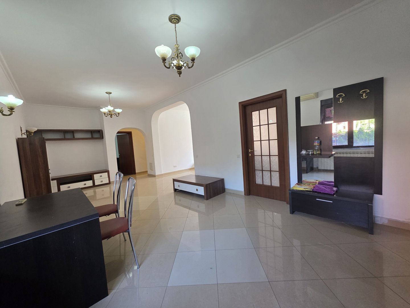 Apartament 3 camere de inchirat Rond OMV Pipera Nou curte 45M - Poză 1