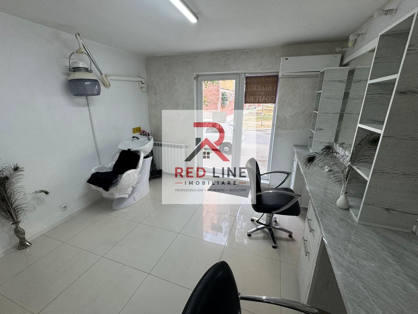 Salon de inchiriat zona Crihala - Exclusiv Red Imobiliare - Poză 3
