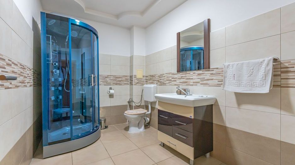 Pensiune Rosenau de vânzare - Afacere la cheie lângă Cetatea Râșnov - Poză 20