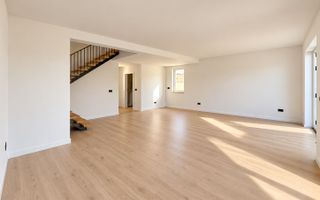 Comision 0! Duplex cu 5 camere despartit prin camera tehnica. Finisaje premium. - Poză 2