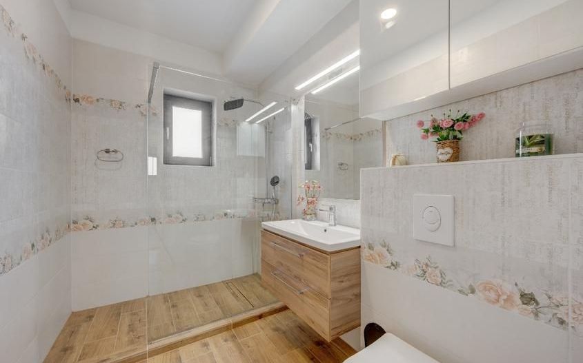 Casă Cochetă, 4 Camere ,Magazie si Beci. - Poză 7