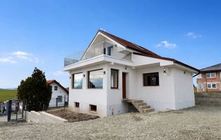 Casă la cheie în Șura Mare, cu priveliște superbă spre Sibiu și munți